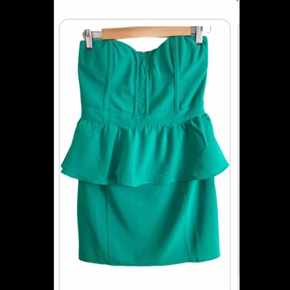 Pins and needles green strapless peplum